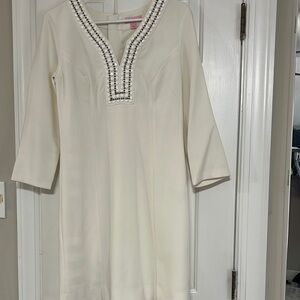 Lily Pulitzer 🌸 White Sheath Dress with V-Neck 3/4 Sleeves for Casual Wear